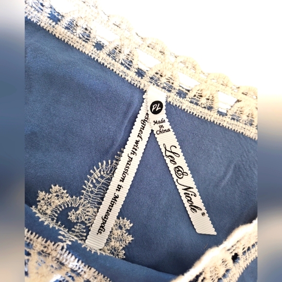 Leo & Nicole Boho Blue Ivory Embroidered Lace Peasant Tunic Blouse Rayon Sz PL - Picture 4 of 5